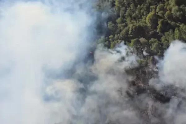 El incendio en Bariloche está fuera de control y ya se consumieron más de 4.400 hectáreas de bosque