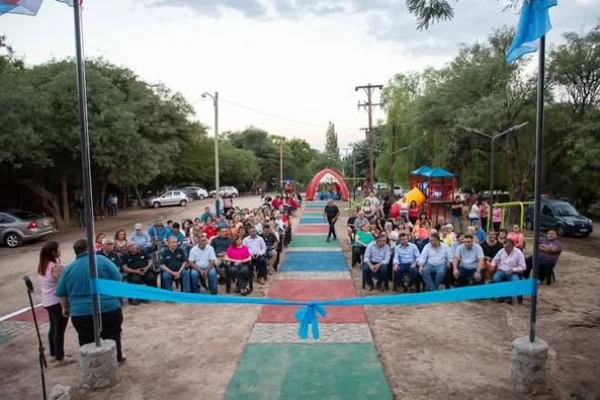 Inauguraron una nueva plazoleta en Anjullón en honor a la Virgen del Valle