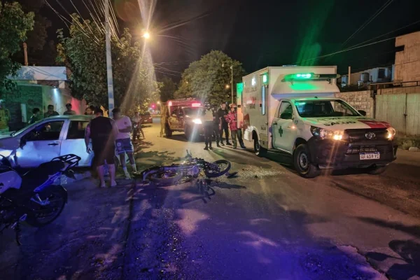 Motociclista con varias heridas tras chocar con un auto