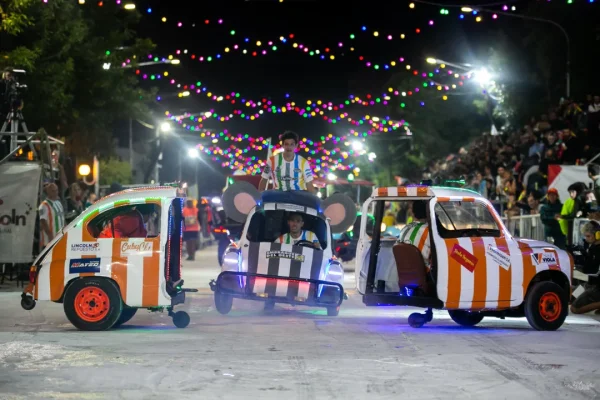 Denuncian que una carroza del carnaval de Lincoln incitaba a la pedofilia