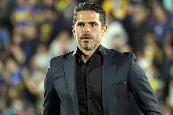 Boca: Fernando Gago no convocó a una de las figuras del equipo para el partido con Argentino de Monte Maíz