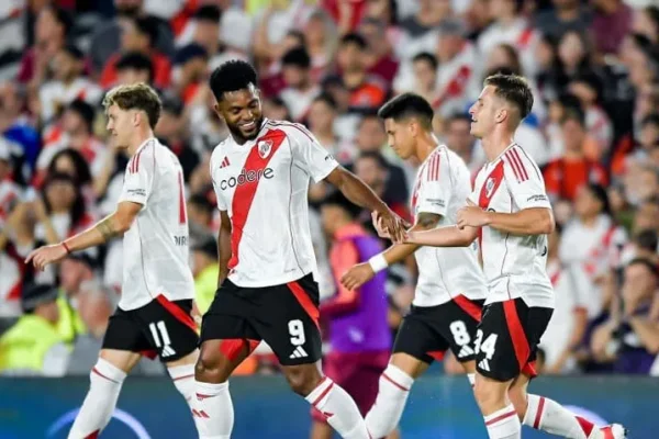 River venció claramente a México en el Monumental