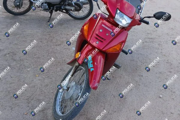 Motociclista herida en un choque de motocicletas