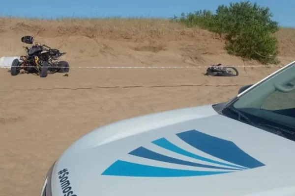 Otra tragedia en la costa: un motociclista murió en la playa tras chocar de frente contra un cuatriciclo