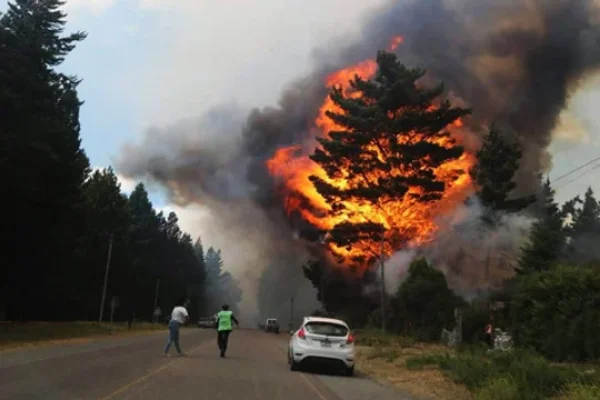 Los incendios en Epuyén y Bariloche no cesan: en total se consumieron alrededor de 11 mil hectáreas