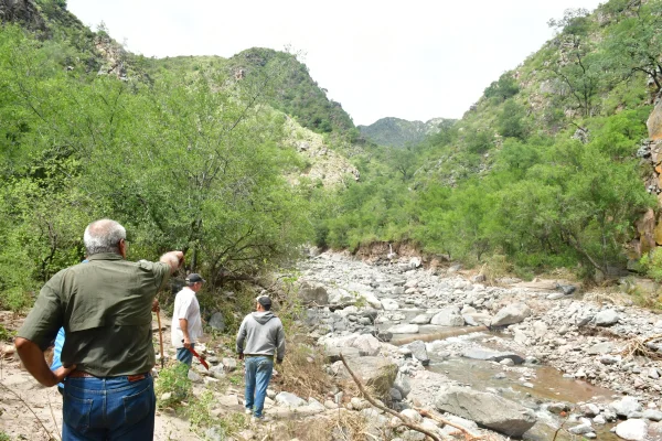 Trabajan para restablecer el servicio de agua en Chamical y Tama