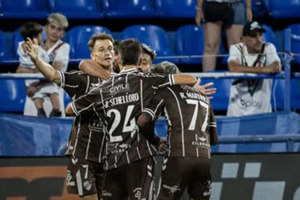 Platense se dio el gusto y le ganó a Vélez en el descuento