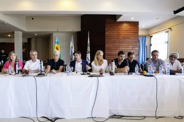 Axel Kicillof reunió a 35 intendentes en Villa Gesell y pidió 