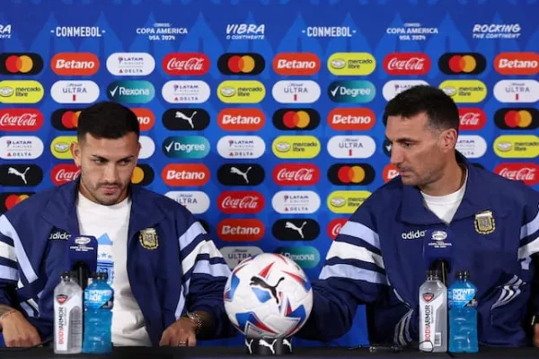 Scaloni explicó qué podría pasar con el puesto de Paredes en la Selección si el volante decide volver a Boca