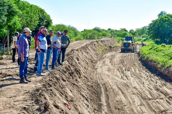 Continúan trabajos de recuperación y encauce del río Tirante en Chamical