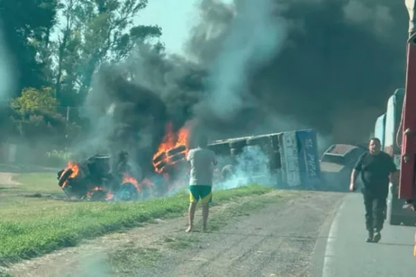 Impactante accidente en Santa Fe: dos camiones perdieron el control, chocaron y murieron dos personas