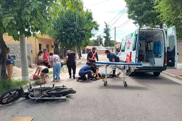 Dos jóvenes heridas tras fuerte choque en el barrio 3 de febrero