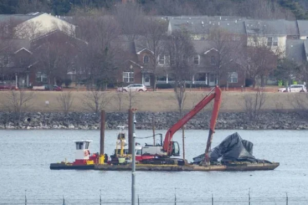 Recuperan los cuerpos de las 67 víctimas de la tragedia aérea en Washington