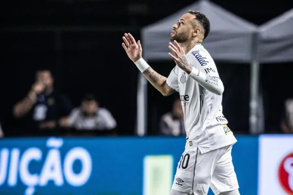 Neymar regresó al Santos y debutó en el Campeonato Paulista