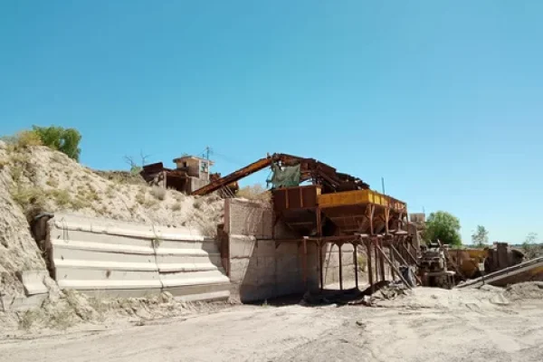 La Policía Ambiental Minera inspeccionó 17 minas en el Gran Mendoza y ordenó el cese de actividades de dos