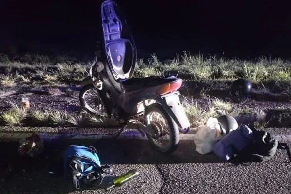 Madre e hija heridas, tras caer de una motocicleta