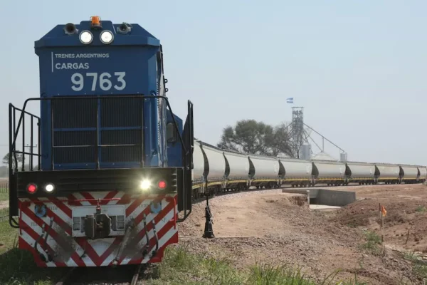 El presidente Javier Milei decretó la privatización total de la empresa Belgrano Cargas