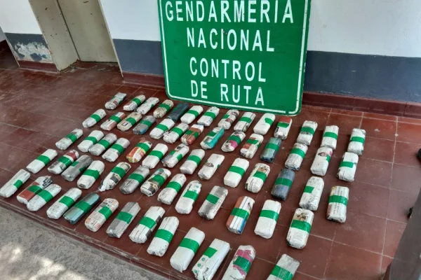 Gendarmería secuestró quince celulares y dosis de marihuana