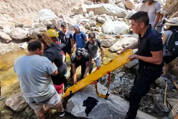 La Policia rescató a una mujer que se fracturó haciendo trekking en Olta