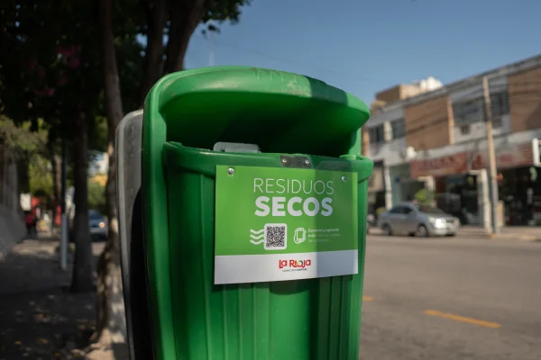 El municipio instala cestos de basura, en micro y macro centro para mantener la limpieza