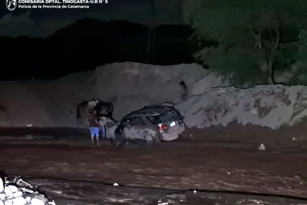 Rescatan a cuatro personas que fueron arrastradas por ríos crecidos en Catamarca