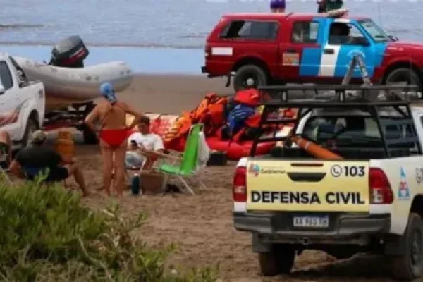 Hallaron muerto al joven que había desaparecido tras meterse al mar con sus amigos en Necochea