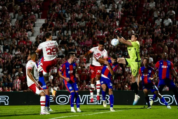 San Lorenzo venció a Instituto y llega líder al clásico