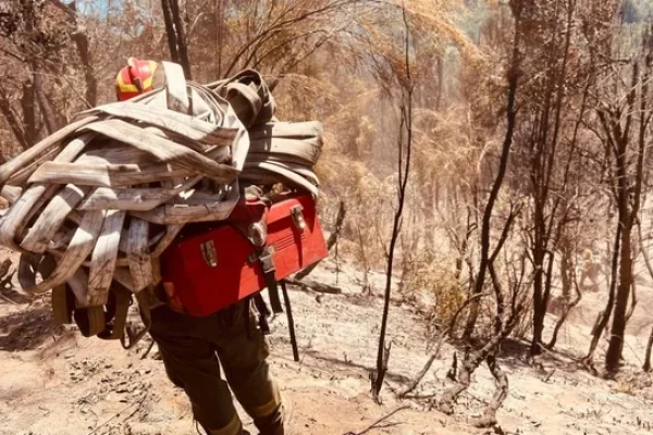 Incendios forestales: protesta de vecinos del Parque Nacional Nahuel Huapi por la falta de recursos