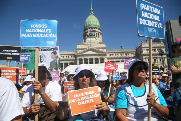 Tras el anuncio de dos días de paro, el Gobierno convocó a la mesa del salario docente