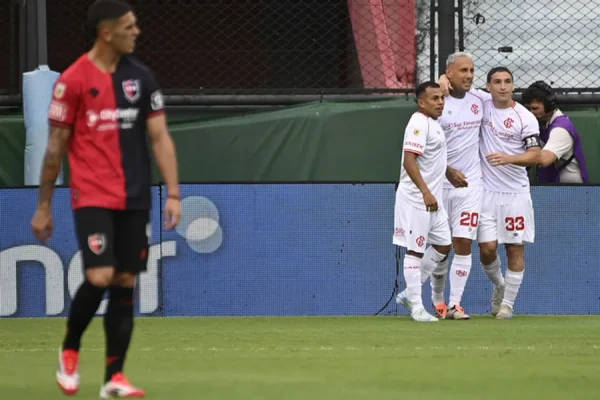 Newell's perdió 2 a 0 con Barracas en el debut de Fabbiani en el banco