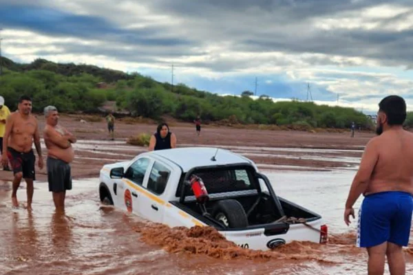 Creció el río de Paganzo y cortó el paso en Ruta 150