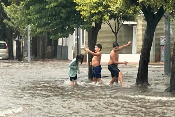 Fuerte tormenta en Córdoba: hubo calles anegadas en distintos puntos de la capital provincial