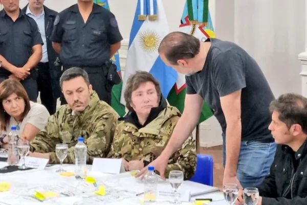 Javier Milei en Bahía Blanca: el presidente viajó para supervisar la asistencia tras el temporal