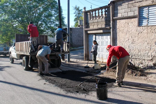 Continúa el bacheo en zona Oeste