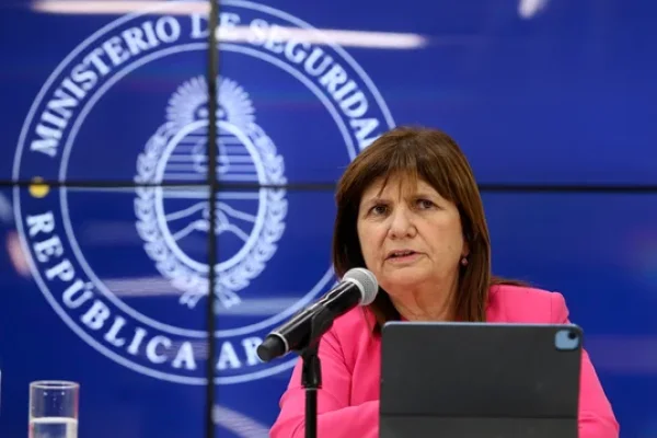 Bullrich dijo que pedirán a los clubes un repudio sobre los disturbios en el Congreso y la expulsión de los violentos