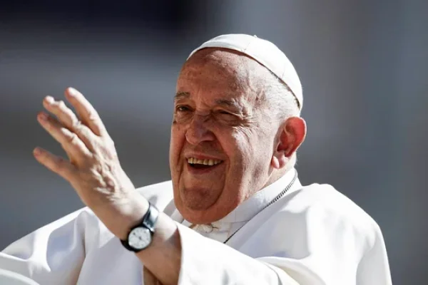 El papa Francisco sigue 