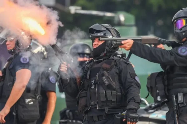 Fiscal pide investigar a la Policía por agresiones a una jubilada y al fotógrafo Pablo Grillo