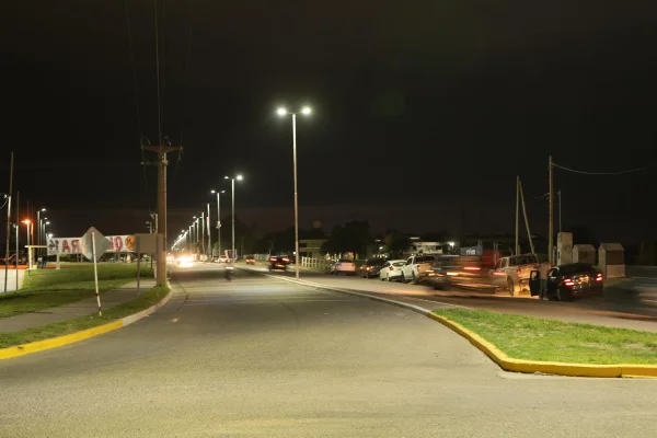 Inauguran nueva iluminación en avenidas de la zona Oeste de Capital