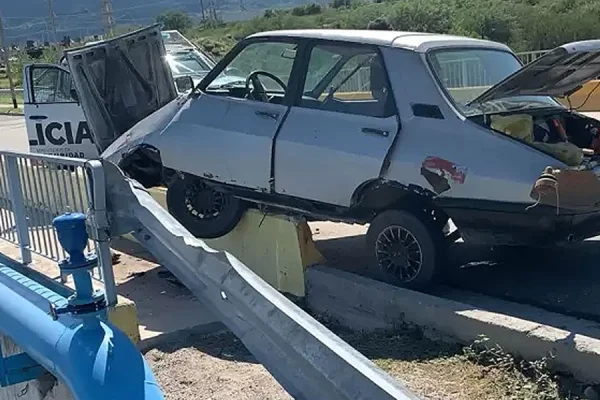 Catamarca: perdió el control del auto y se estrelló contra un muro