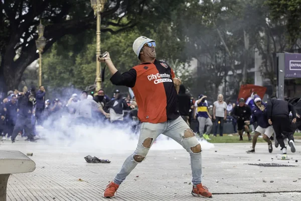 Tras los incidentes en el Congreso, el Gobierno presentó la Ley Antibarras