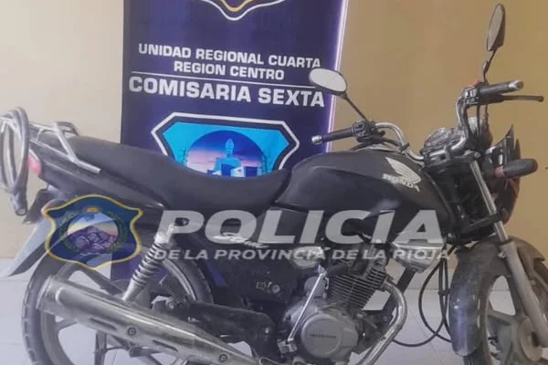 Policías recuperaron una moto y fue restituida a su dueño