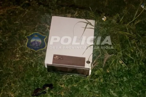 Intentó llevarse una caja registradora de un kiosco y la Policia lo detuvo