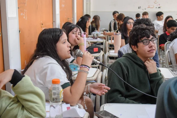 Diálogo con jóvenes sobre Salud y Derechos en el marco del Día Internacional de la Mujer