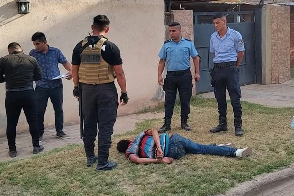 Detienen a hombre que fue a buscar a su ex con un fusil