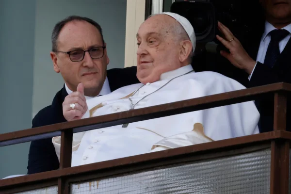 El médico que trató al papa Francisco en el hospital Gemelli: “Hubo que elegir entre dejarlo ir o probar con todo”