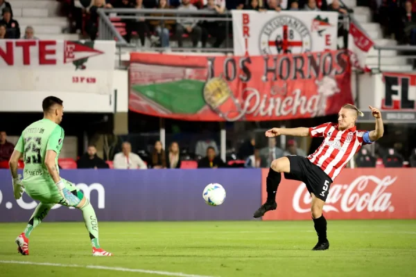 Estudiantes perdió por 2 a 1 con Universidad de Chile y se quedó sin invicto en la Copa Libertadores