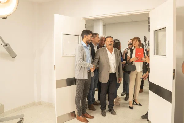 El gobernador Quintela inauguró el renovado hospital de Catuna