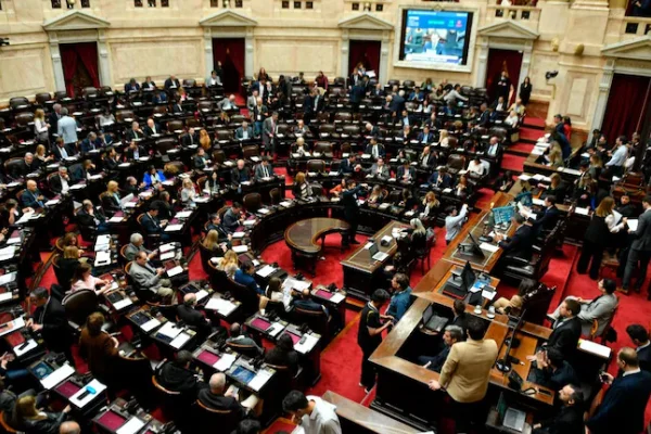 Diputados hará una sesión en homenaje a Francisco, tras postergar la interpelación a Francos por Libra