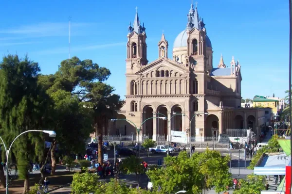 Jueves con cielo despejado y máximas de 27 grados