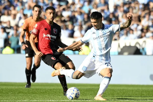 Pese a la inferioridad numérica, Racing ganó y eliminó a Newell's del Torneo Apertura